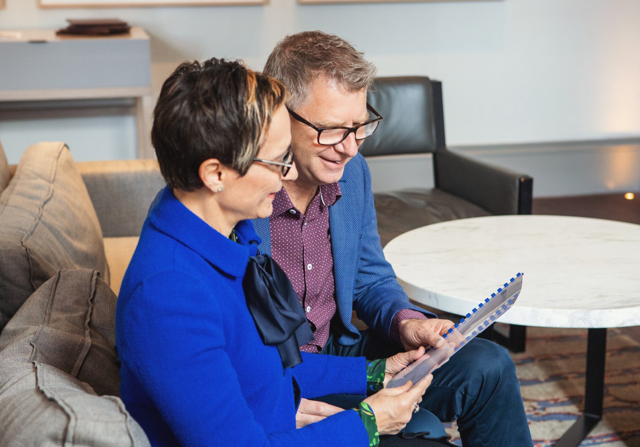 Clients Gratton and Cathy sitting on a couch